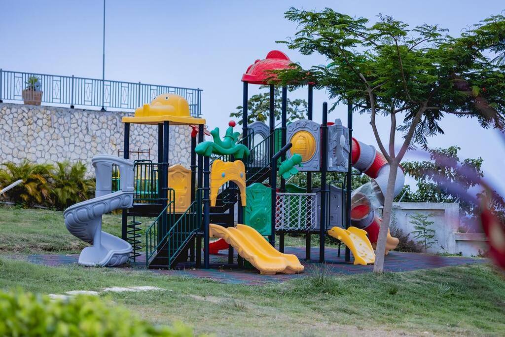 Vila Pyramid Point Manor Ocho Rios Exteriér fotografie