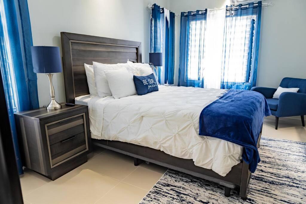 Vila Pyramid Point Manor Ocho Rios Exteriér fotografie