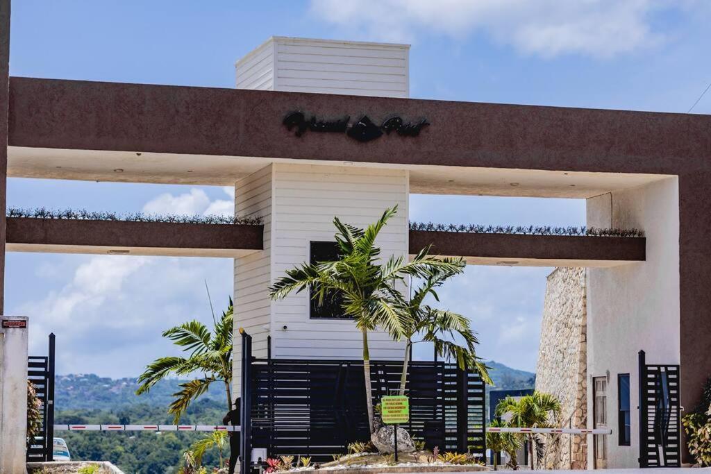 Vila Pyramid Point Manor Ocho Rios Exteriér fotografie